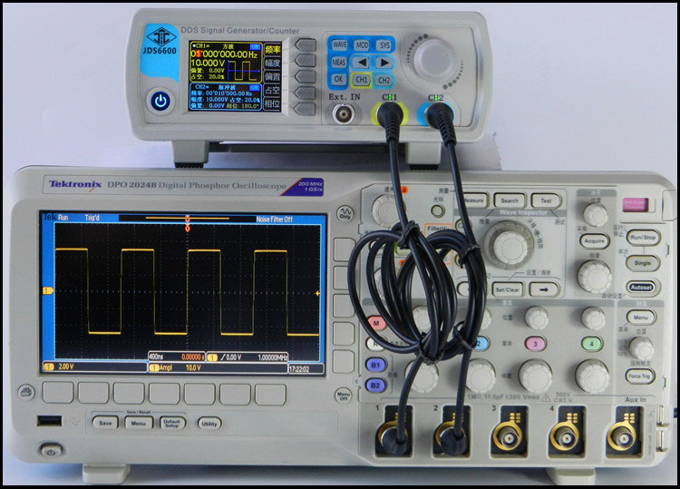 generator funkcyjny JDS6600 obserwacja przebiegów na oscyloskopie cyfrowym kanał CH1 prostokąt 1MHz